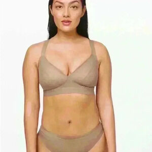 Lululemon Awake to Lace Bra
Soft Sand /  Crepe
